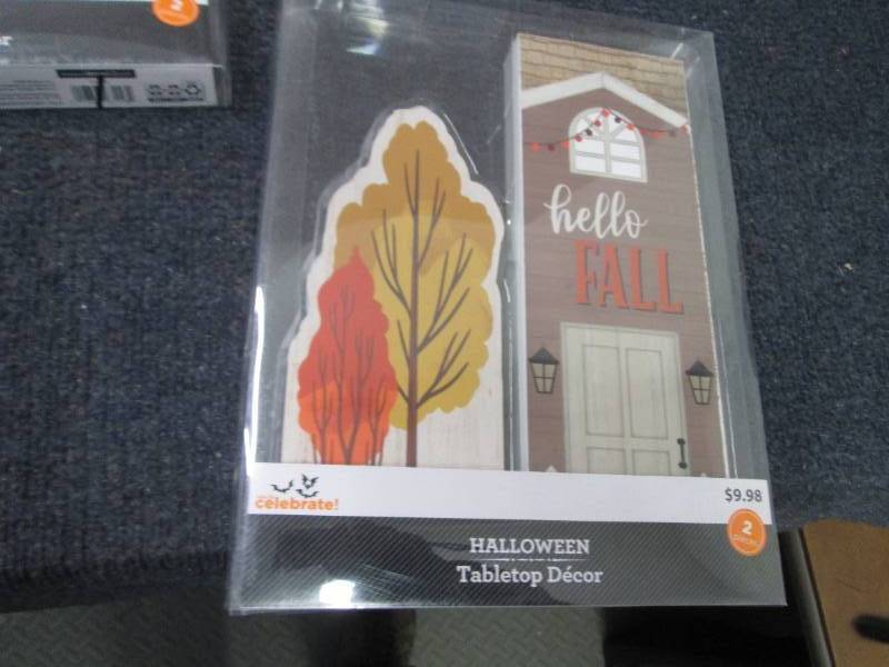 4 Tabletop Fall Dcor Items, Pillo...