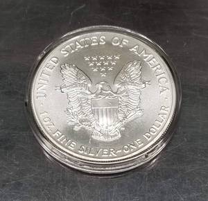 1990 AMERICAN SILVER EAGLE 1 TROY OZ .999 FINE SILVER IN AIRTITE