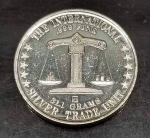 1 TROY OZ .999 FINE SILVER VINTAGE WORLD TRADE UNIT