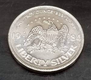 1 TROY OZ .999 FINE SILVER LIBERTY ROUND