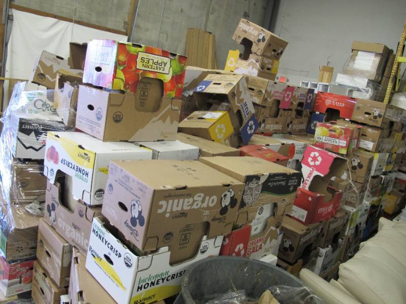 lot 366 image: Multiple Pallets of Empty Cardboard Apple Crates - 100 Boxes with Handles - Great Shape