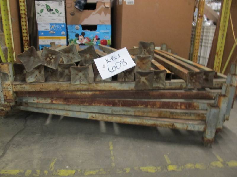 lot 608 image: 5 Stackable Metal Heavy Duty Pallet Racks - Gray