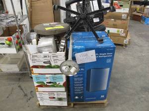 lot 425 image: Pallet of Overstock Miscellaneous Items and Store Returns from Home DepotTarget