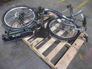 lot 315 image: Schwinn Mendocino Adult Hybrid Cruiser eBike - Missing Charger, Key(332) and Quick Release Skewer.