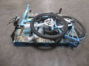 lot 318 image: Schwinn EC1 Electric Cruiser Bike, S7509WMB - Missing Keys and Quick Release Skewer.