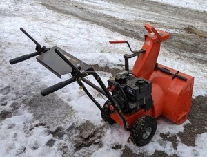 lot 3 image: Tecumseh Snow King Ariens 520 Snowblower