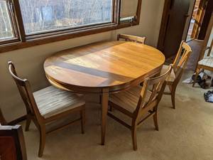 lot 24 image: Vintage Oblong Dining Table with Four Chairs
