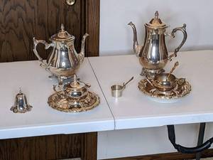 lot 70 image: Lot of Vintage Silver Rogers and Son CoffeeTea Pot With Sugar and Creamer