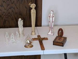 lot 60 image: Assortment of Home Decor Religious Figurines, Virgin Mary and More