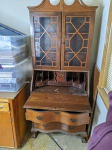 lot 49 image: Antique Secretary Desk with Hutch