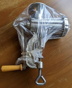 lot 28 image: Manual, Hand Cranked Meat Grinder #8  NEW