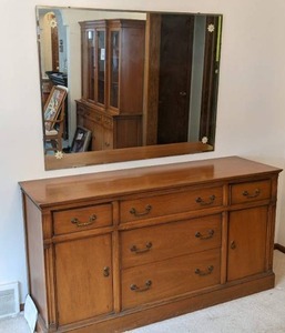 lot 29 image: Beautiful BuffetSideboard and Wall Mounted Mirror