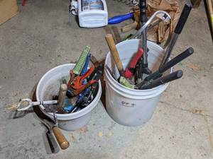 lot 34 image: Lot of Miscellaneous Gardening Hand tools