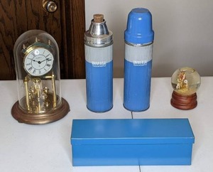 lot 63 image: Mixed Lot of Vintage Items Snowglobe, Howard Miller Clock, 6 Pc. Universal Vacuum Bottle Picnic Set