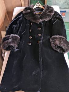 lot 10 image: Vintage Borgazia Career Originals Faux Fur Coat - Size 18