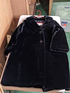 lot 17 image: Vintage Plush Boralba Dress Coat - Size 18