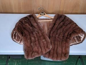 lot 38 image: Luxurious Light Brown Faux Fur Stole