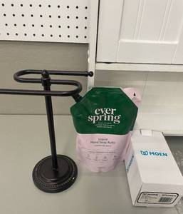 Bathroom Decor and Supplies Lot