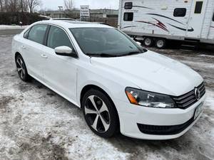 lot 1 image: 2012 Volkswagen Passat SE