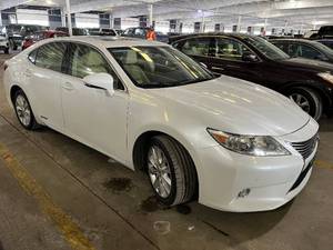 lot 17 image: 2013 Lexus ES350h Hybrid