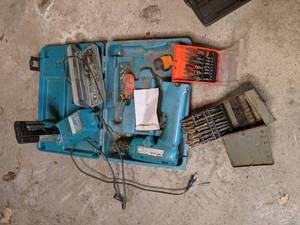 lot 63 image: Makita drill in case with 1 battery...