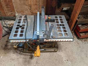lot 65 image: Rockwell Shop Series table saw...
