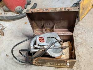 lot 69 image: Macaw 717 5 78 circular saw in a ...