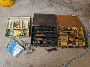 lot 77 image: 3 tackle boxes, all contain tackle ...