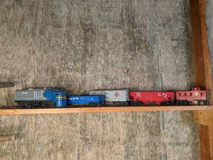 lot 79 image: 5 Train cars...
