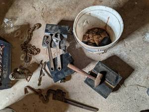 lot 88 image: 4 ton Bottle jack, crescent wrenche...