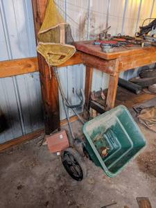 lot 29 image: Lawn spreader (see photos)...