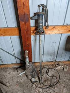 lot 33 image: Antique water pump...
