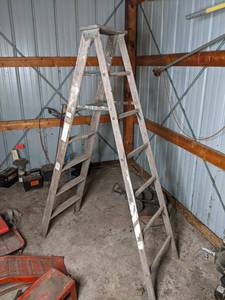lot 34 image: 8ft wooden ladder...