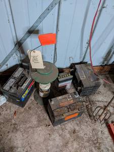 lot 35 image: Electric ice auger, collection of b...