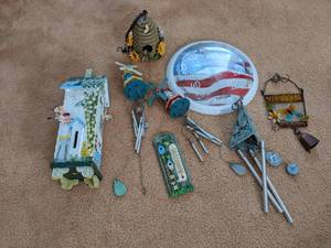 lot 109 image: Wind chimes, thermometer, and decor...