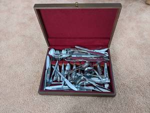 lot 110 image: Silverware case filled with silverw...