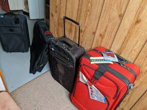 lot 204 image: 4 pieces of luggage...