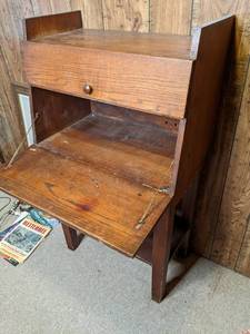 lot 231 image: Fold out desk shelf 28 x 15 top and...