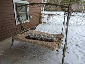 lot 232 image: Patio swing that folds up or down w...