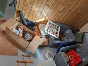 lot 243 image: Large value kitchen lots in boxes a...