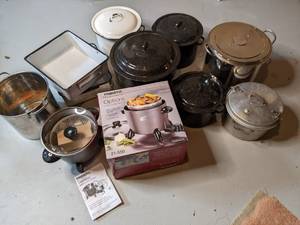 lot 247 image: Large value.lot of stock pots ename...