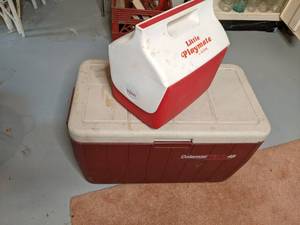 lot 252 image: Coleman cooler and Igloo lunch cool...