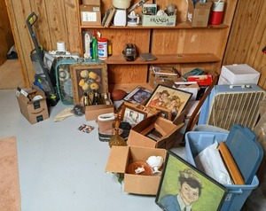 lot 256 image: Huge corner lot including vintage a...