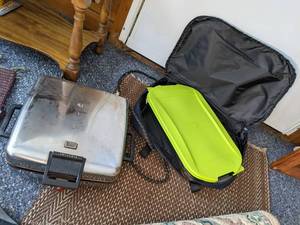 lot 152 image: Vintage Fostoria waffle iron and Py...