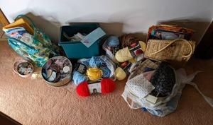 lot 161 image: Sewing and crocheting lot (see phot...