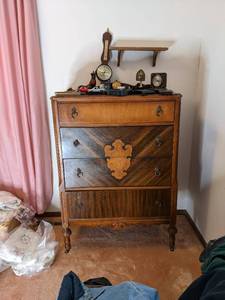 lot 173 image: Dresser on wheels 342048 plu...