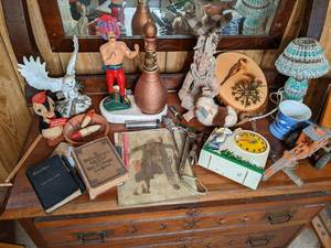 lot 214 image: Box full of unique Decor items (see...