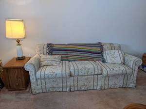 lot 114 image: Couch, lamp, and end table with mag...