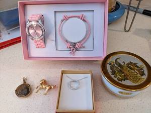 lot 178 image: Hope Strength Courage Love Breast C...