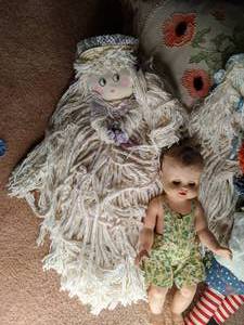 lot 120 image: Doll lot includes a raggedy Ann, be...